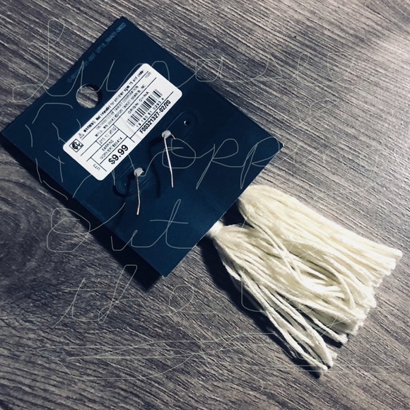 Taylor Swift Holiday Sweater; NIB - Picture 12 of 14